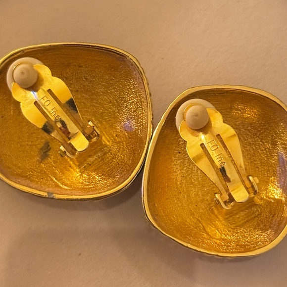 Modern Abstract Mob Wife VTG Clip On Earrings - Picture 9 of 10